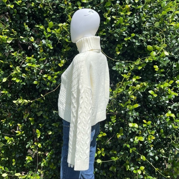 NWT WAYF Sweet Nothings Ivory Cable Turtleneck Crop Sweater - Picture 9 of 12